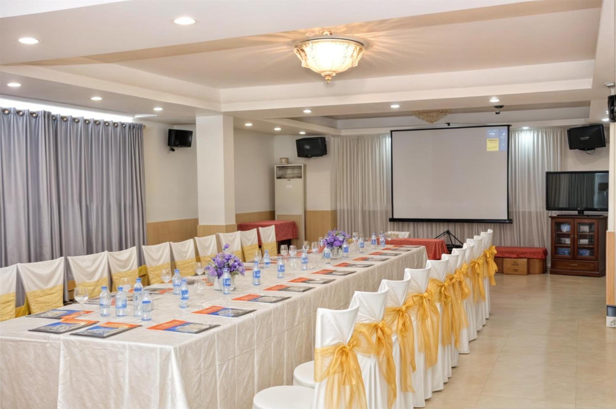 Cct Luxury Hotel На Транг Екстериор снимка